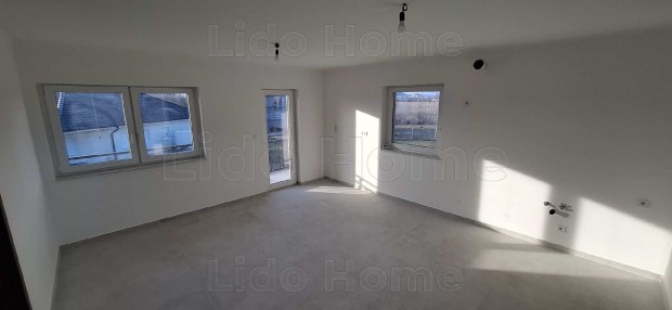 Balaton k�zeli modern nyaral� elad� Sz�nt�don!