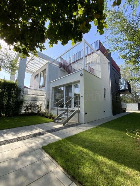 Balaton parti, panor�m�s h�z elad� Zam�rdiban