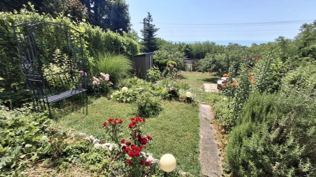 Balatonakarattya, Panorámás utca, 115 m2-es, ikerház, 5 szobás