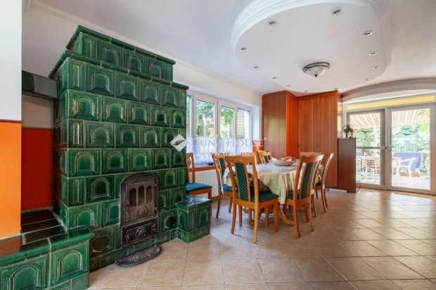 Balatonakarattyai 116 nm-es h�z elad�