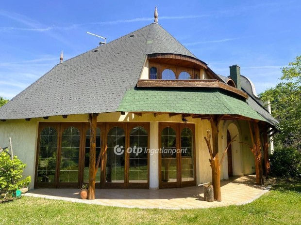 Balatonakarattyai 178 nm-es h�z elad�