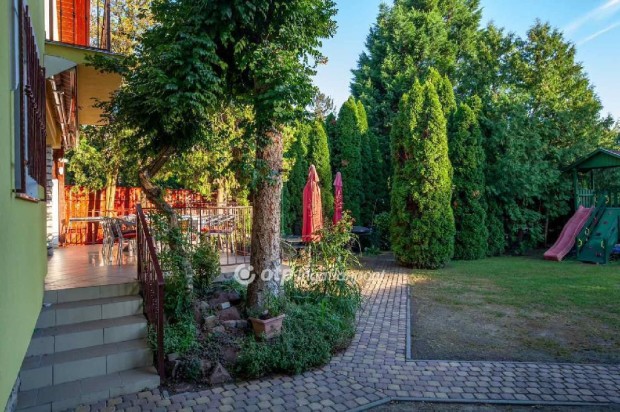 Balatonakarattyai elad� 117 nm-es h�z