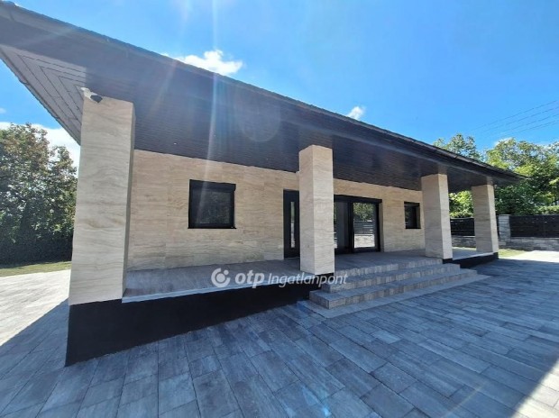 Balatonakarattyai elad� 126 nm-es h�z