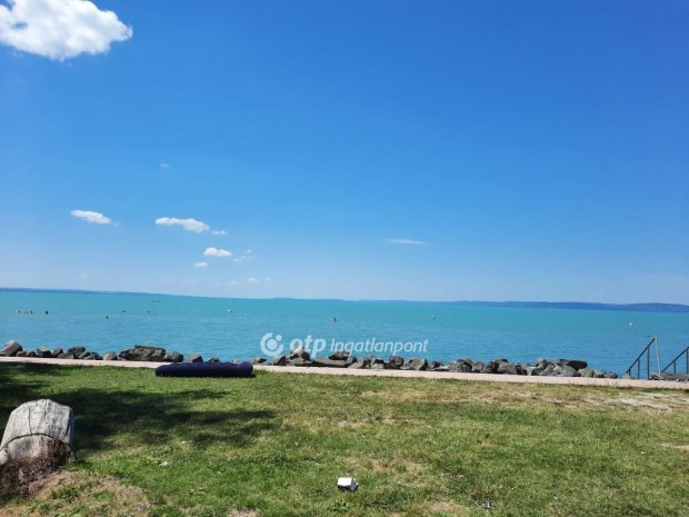 Balatonakarattyai elad� 54 nm-es lak�s