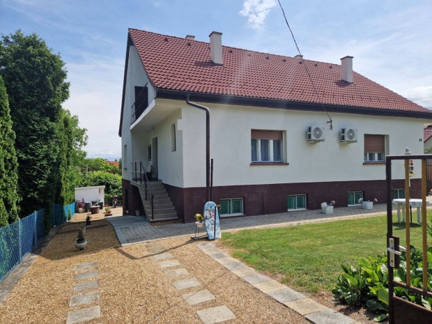 Balatonaliga- 8 szobs hz, oszthat telken-70-703 9997
