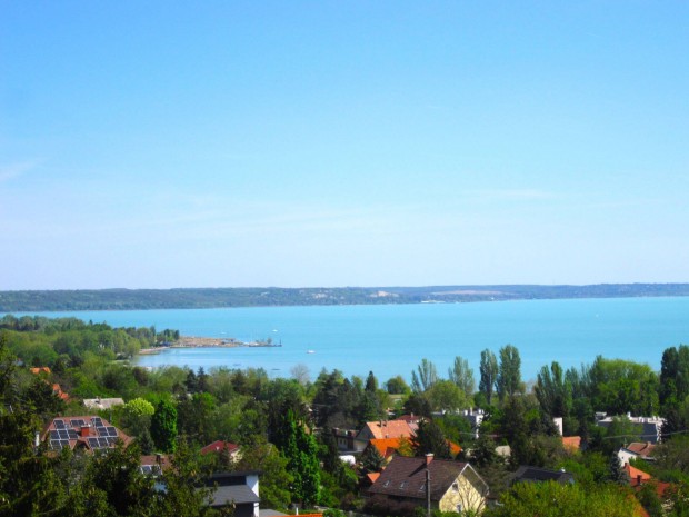 Balatonalmdi - rk panorms ikerhz az reg hegyen!!!