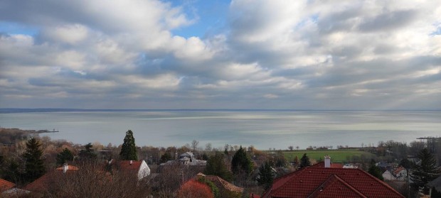 Balatonalmdi elad hzrsz