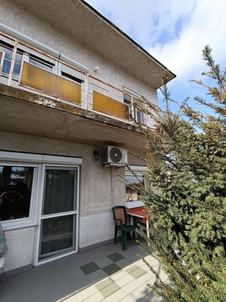 Balatonalm�di v�rosk�zponti Panor�m�s Lak�s Elad� Kerttel, Gar�zzsal