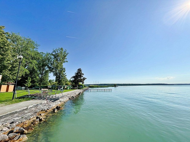 Balatonalmdiban Vzpart Kzeli Telek Elad!