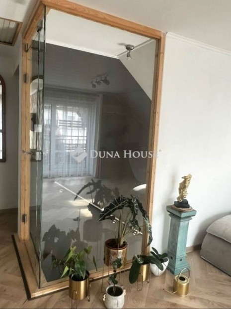 Balatonalm�dii 232 nm-es h�z elad�