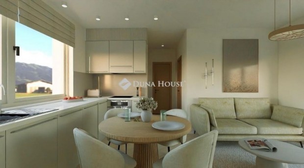 Balatonalm�dii elad� 51 nm-es lak�s