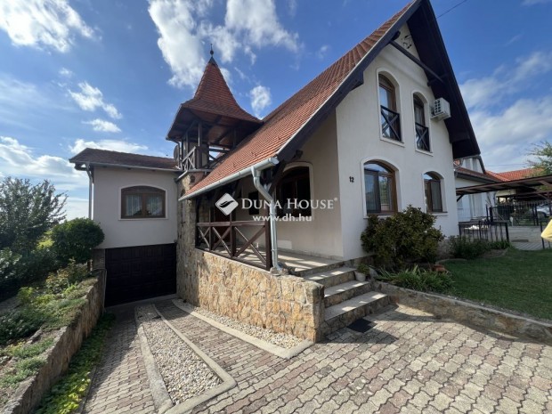 Balatonboglári eladó 195 nm-es ház