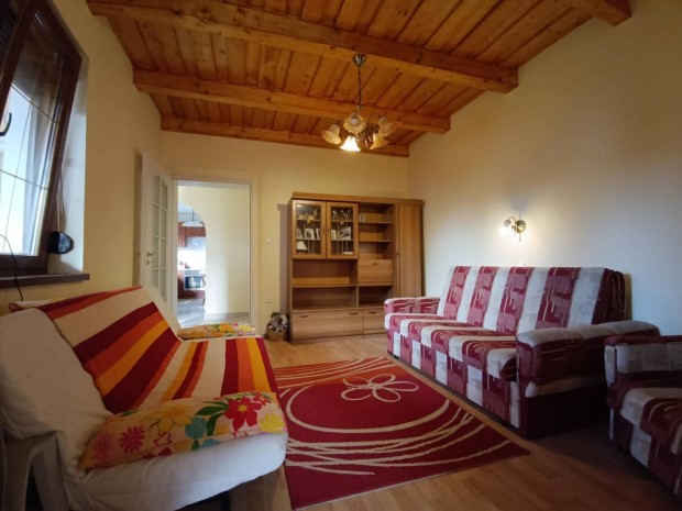 Balatonbogl�ri nyaral� elad� 