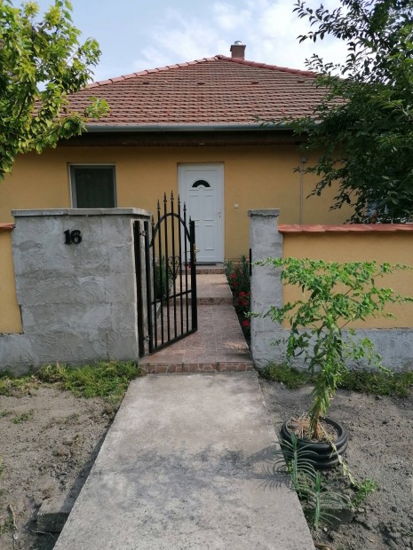 Balatonfenyvesi apartman kiad! 