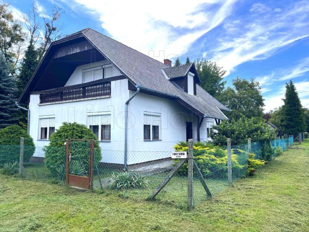 Balatonfenyvesi csal�di h�z elad�