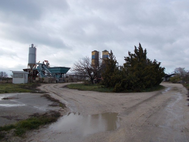 Balatonf�kaj�r ipari telek-telephely elad�!