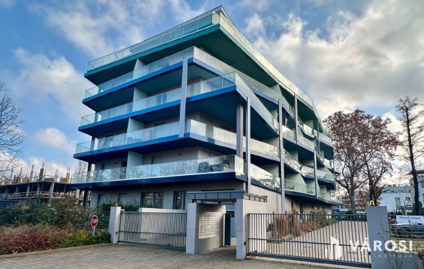 Balatonf�ldv�ron 1. emeleti luxuslak�s elad�!