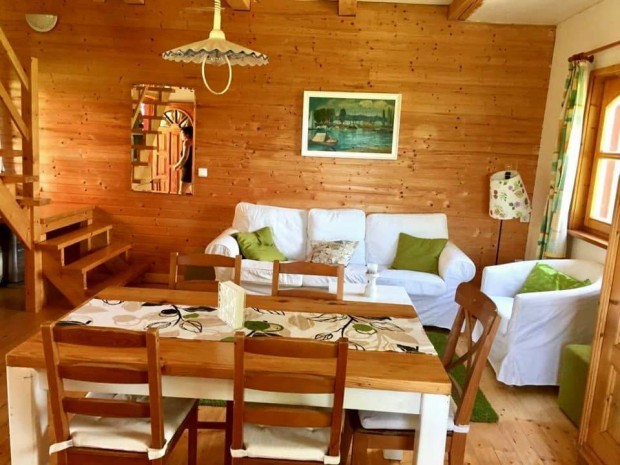 Balatonföldváron nyaraló szőlővel, borospincével 2014 m2-es telken ela