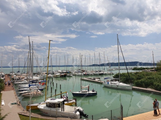 Balatonfreden a Zkonyi Ferenc utcban, VZPARTI LAKS elad!