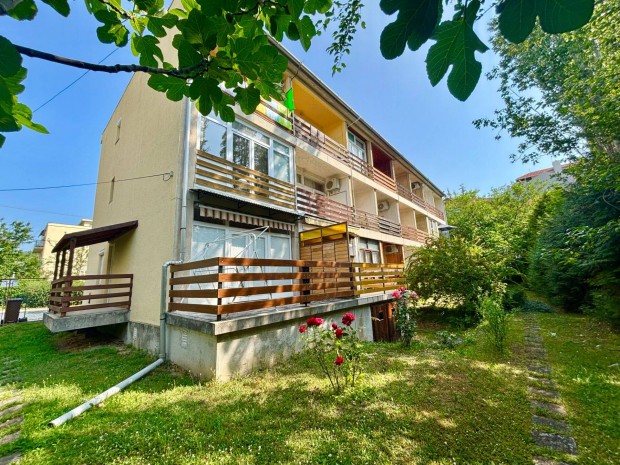 Balatonfüreden a parton másfélszobás apartman eladó!