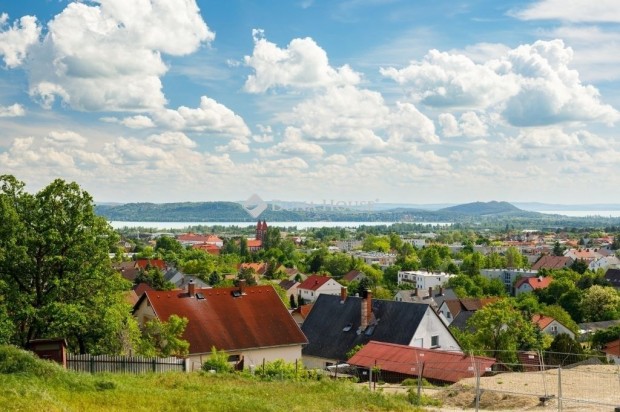 Balatonf�redi 1184 nm-es telek elad�