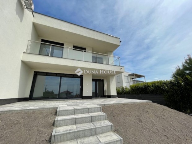 Balatonf�redi 189 nm-es h�z elad�