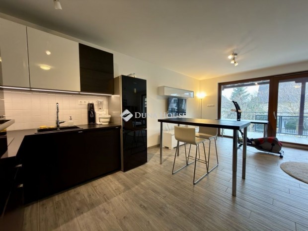 Balatonf�redi 48 nm-es lak�s elad�