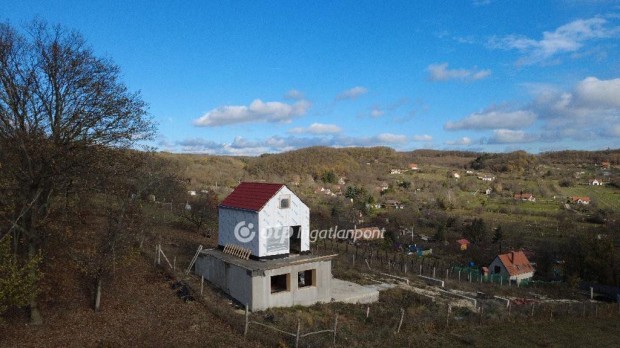 Balatonf�redi 52 nm-es h�z elad�