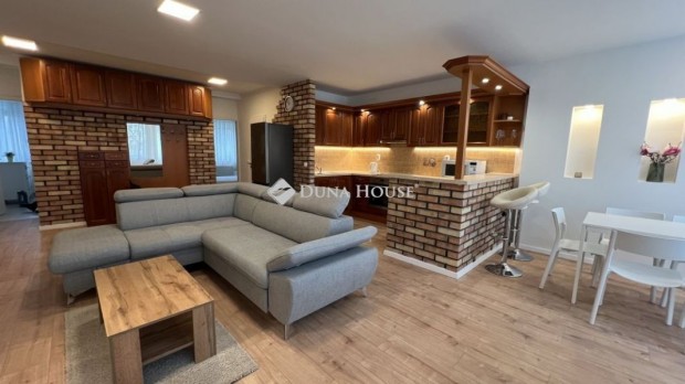 Balatonf�redi 85 nm-es lak�s kiad�