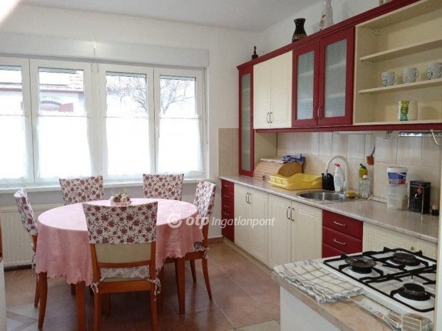 Balatonf�redi 99 nm-es lak�s elad�