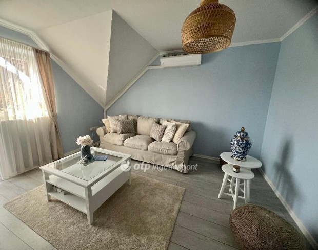 Balatonf�redi elad� 52 nm-es lak�s