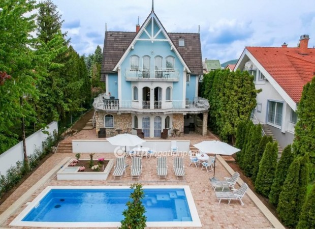 Balatonf�redi elad� 535 nm-es h�z