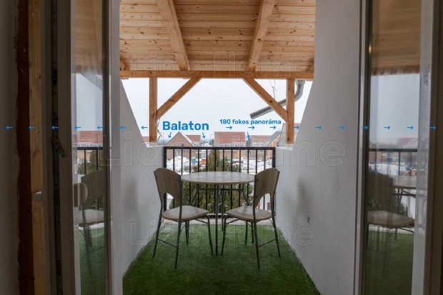 Balatonf�redi panor�m�s nyaral� elad�
