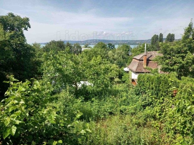 Balatonfzf kedvelt rszn, csodlatos rk panormval elad ez a