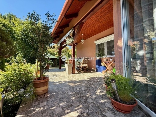 Balatonf�zf�i 150 nm-es h�z elad�