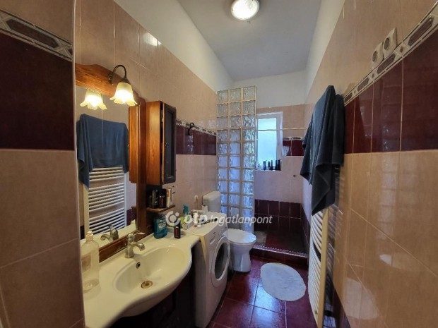 Balatonf�zf�i elad� 140 nm-es h�z