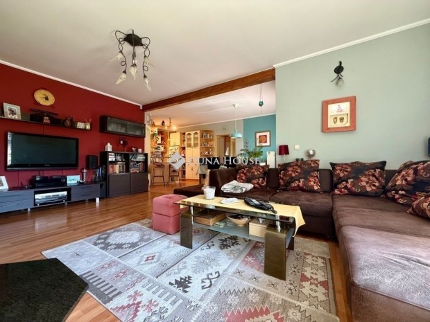 Balatonf�zf�i elad� 150 nm-es h�z