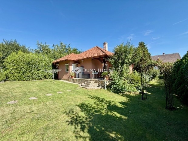 Balatonf�zf�i elad� 150 nm-es h�z