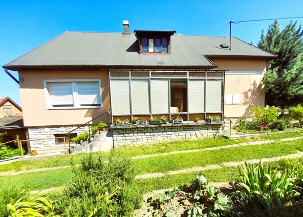 Balatonhoz k�zel Nagyber�nyben j� �llag� lak�h�z elad�!