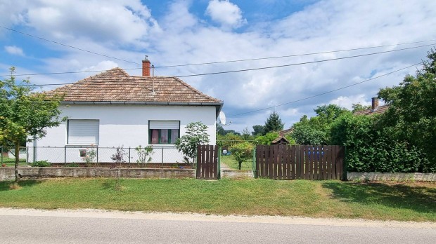 Balatonhoz kzel, 105m2-es, ktgenercis hz elad