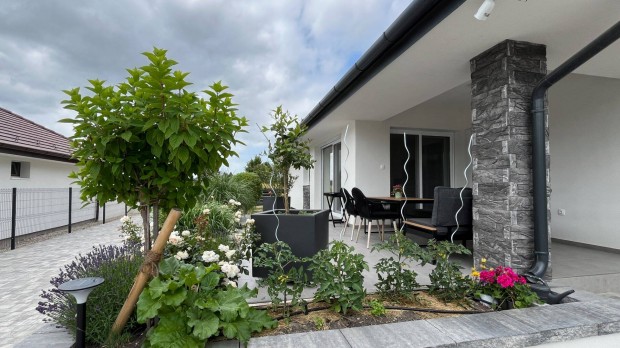 Balatoni Panor�m�s, �sz�medenc�s Csodah�z Extr�kkal Elad�!