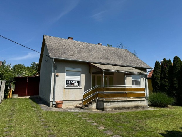 Balatonkenese, B�ke utcai nyaral�