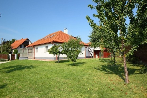 Balatonkenesei 140 nm-es h�z elad�