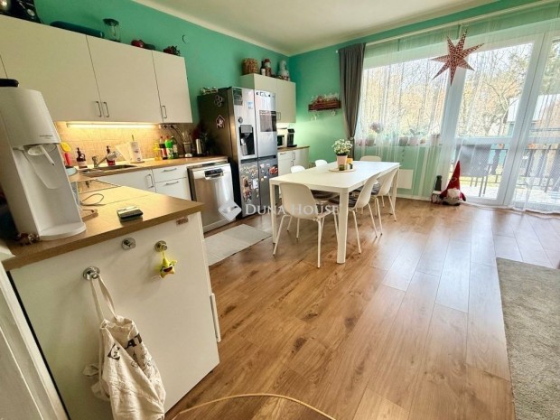 Balatonkenesei elad� 120 nm-es h�z