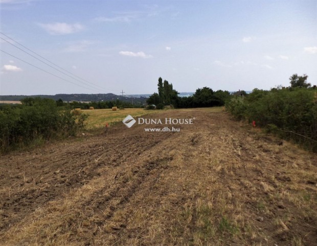 Balatonkenesei elad� 1611 nm-es telek