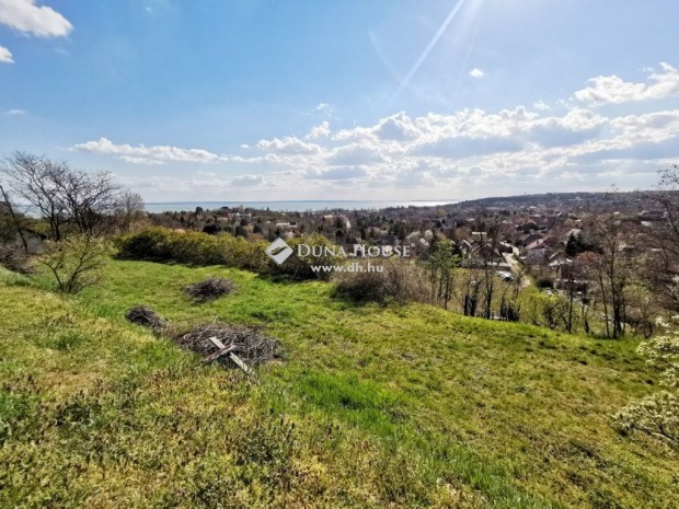 Balatonkenesei elad� 2464 nm-es telek