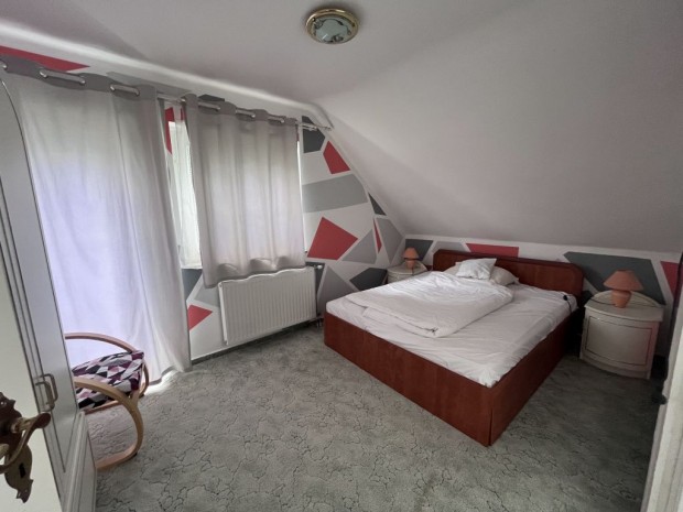 Balatonkeresztr, Balatonhoz kzel, 180 m2-es, csaldi hz, 7 szobs