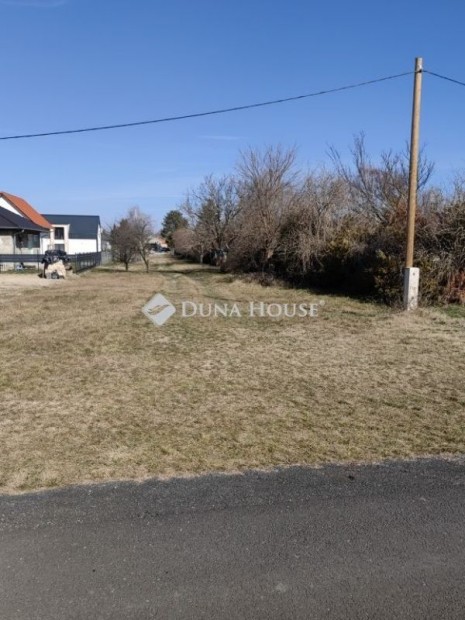 Balatonkereszt�ri 1500 nm-es telek elad�