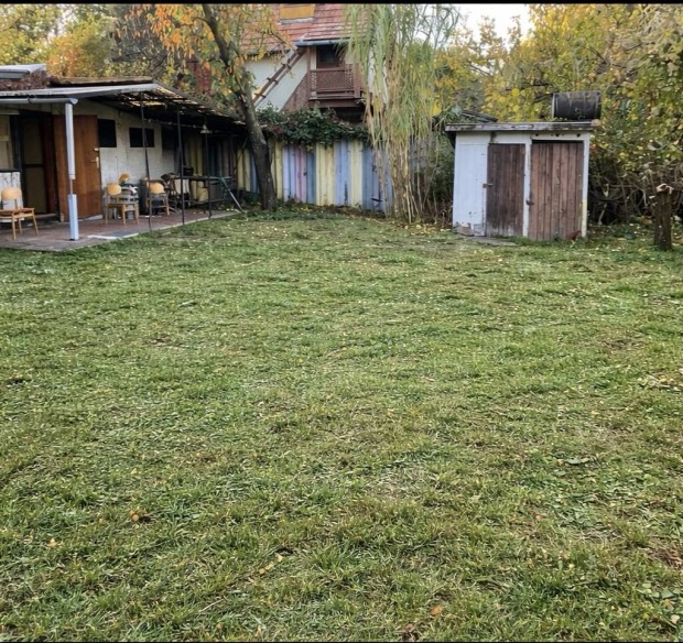 Balatonk�zeli telek lehet�s�gekkel