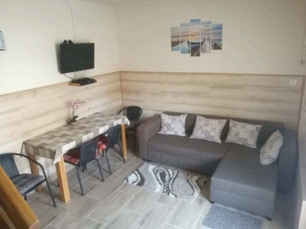 Balatonlelle frekvent�lt r�sz�n a strandhoz k�zel sorh�zi lak�s elad�!